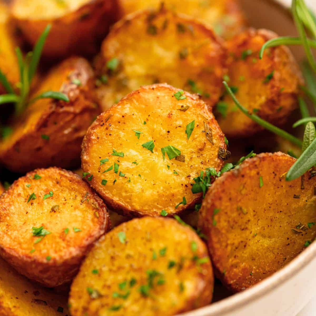 Easy Oven Roasted Red Potatoes: Crispy & Creamy Perfection